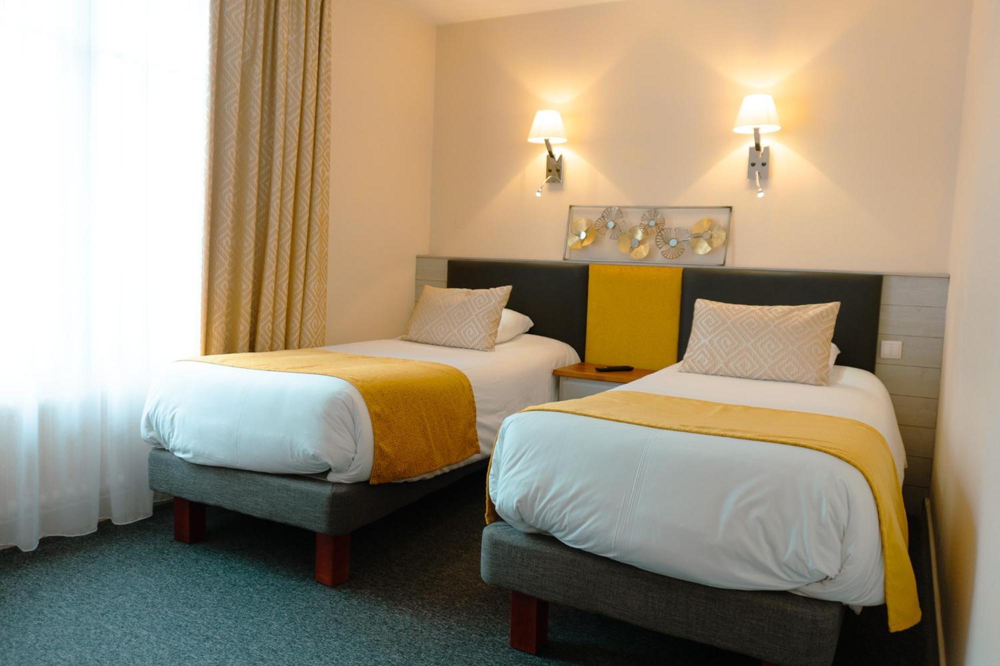 Hotel Spa & Restaurant O Pervenches Chambery Bagian luar foto