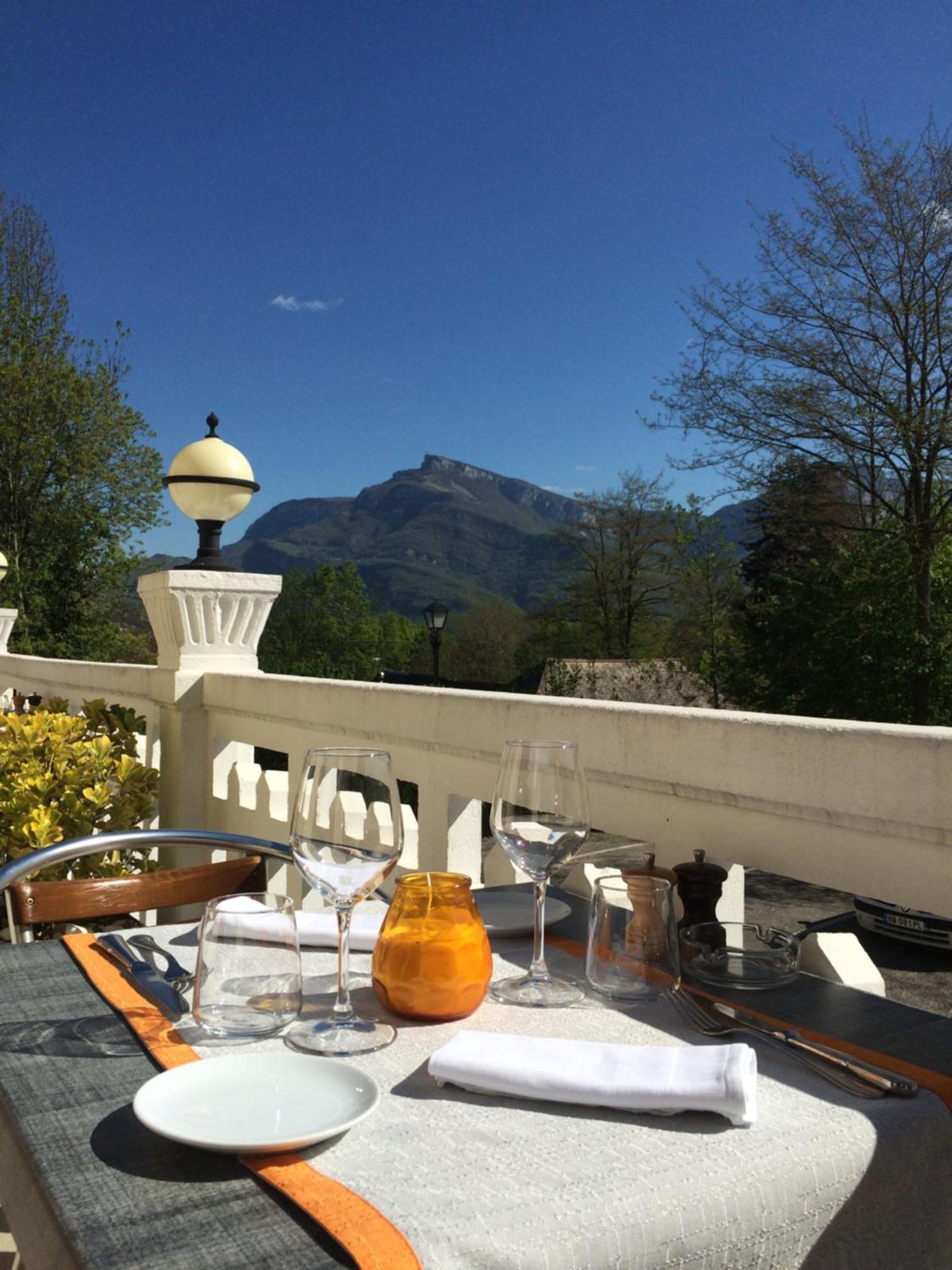 Hotel Spa & Restaurant O Pervenches Chambery Bagian luar foto